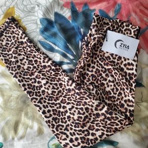 Zyia leopard brilliant leggings size 6-8